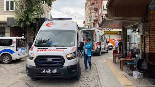 Sokak ortasında bıçaklı kavga: 2 yaralı