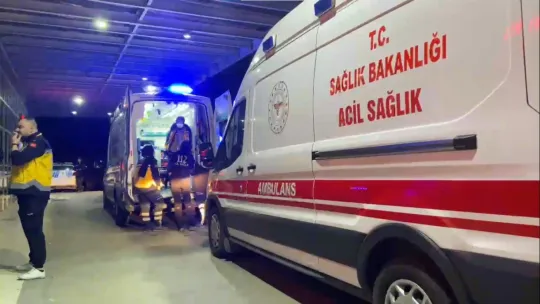Kocaeli'de sokak ortasında bıçaklı kavga: 3 yaralı