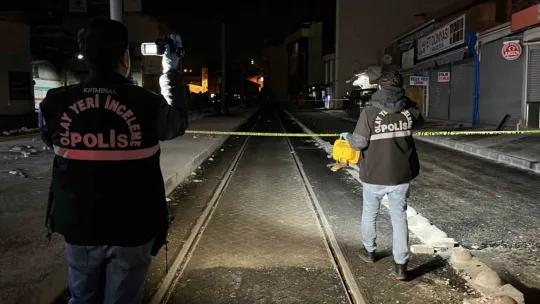 Sokak ortasında bir kişiyi ağır yaralamıştı, adliyeye sevk edildi