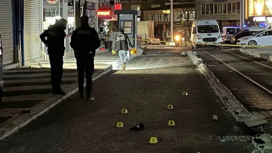 Sokak ortasında bir kişiyi ağır yaralamıştı, adliyeye sevk edildi