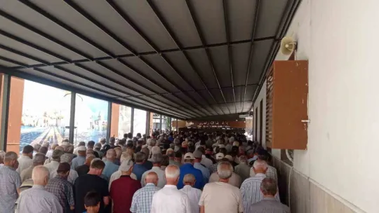 Sokak ortasında öldürülen baba ve oğlu defnedildi