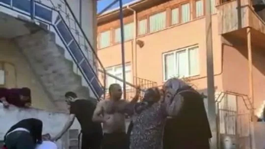 Gölcük'te silahlı bıçaklı kavga: 1 ölü, 3 yaralı!