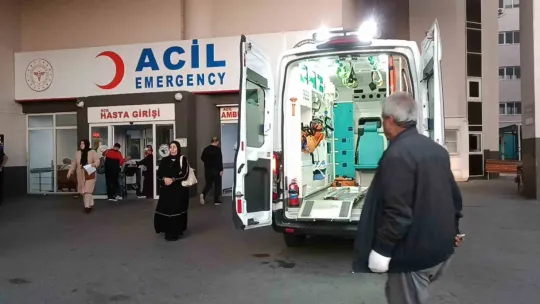 Sokakta oynayan çocuğa otomobil çarptı