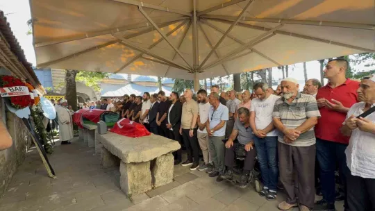Son yolculuğuna evladıyla yan yana uğurlandı