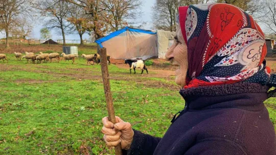 Kendi elleriyle yaptıkları evi yine elleriyle yıkıyor