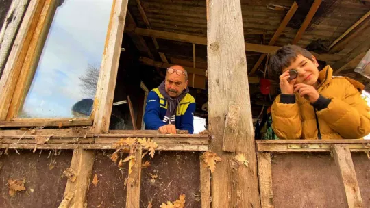 Kendi elleriyle yaptıkları evi yine elleriyle yıkıyor
