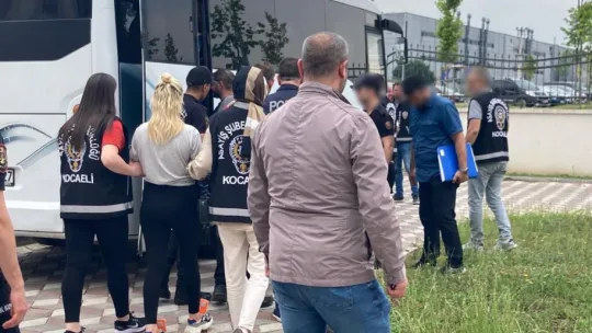 Sopayla saldırıp gasp ettiler