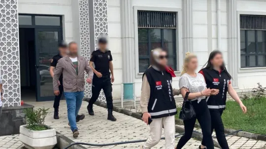 Sopayla saldırıp gasp ettiler