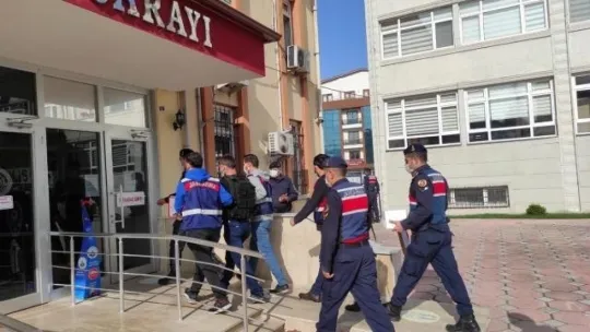 Eşine arkadaşlık isteği gönderdiği iddiasıyla kuzenini öldürdü
