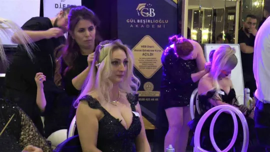 Gebze'ye gelen kuaförler kıyasıya yarıştı