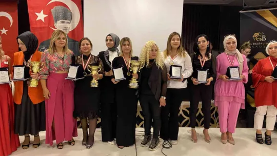 Gebze'ye gelen kuaförler kıyasıya yarıştı