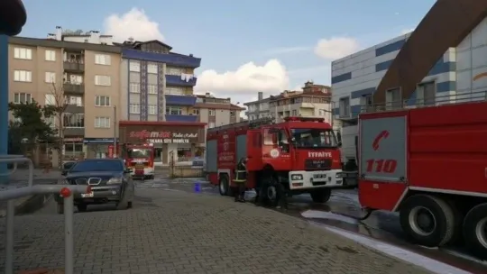 Spor salonunda korkutan yangın'