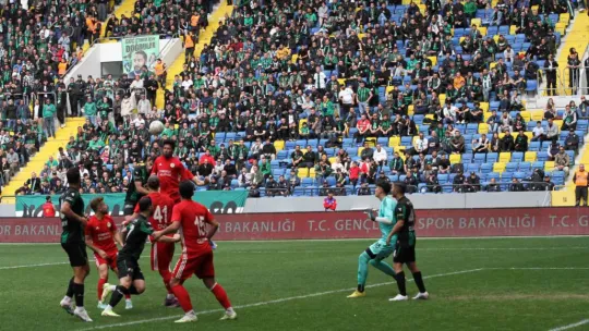 Kocaelispor şampiyonluk turunu İzmit'e bıraktı: 3-0