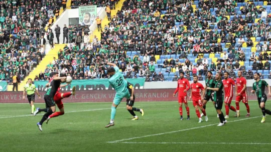 Kocaelispor şampiyonluk turunu İzmit'e bıraktı: 3-0