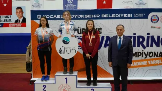 Sporcular dereceye girebilmek için ter döktü