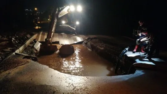 Su borusu patladı, gece kabus oldu