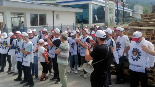Sakarya'da işten çıkarılan işçilerden eylem yaptı