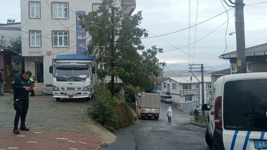 Su giderini temizlemek için çıktığı çatıdan düştü