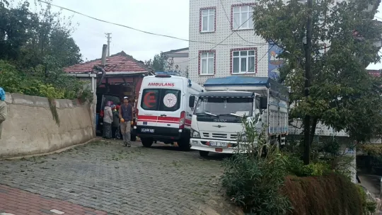 Su giderini temizlemek için çıktığı çatıdan düştü