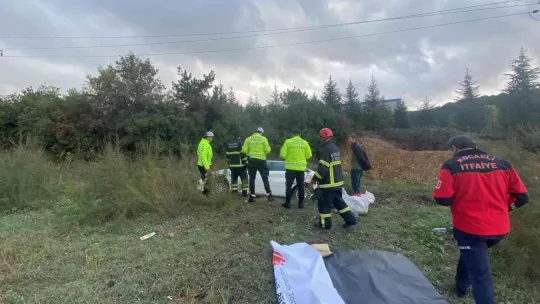 Su kanalına düşen otomobildeki küçük kız yaralandı