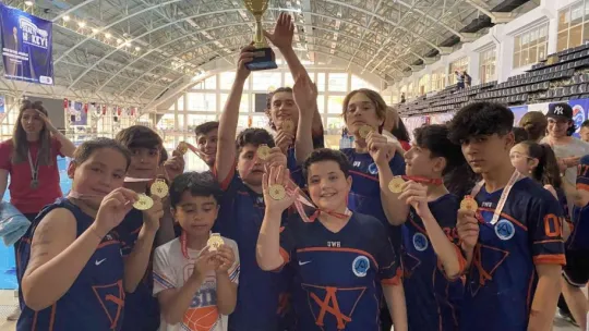 Sualtı hokeyinde olaylı madalya töreni