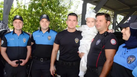 Minik İbrahim'e polisten sürpriz