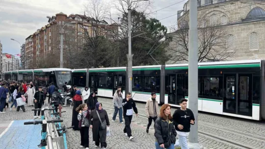 Şüpheli çanta tramvay seferlerini aksattı