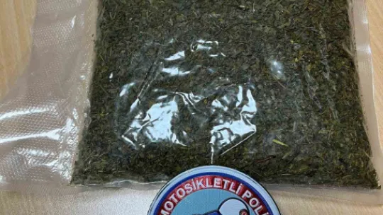 Şüpheli şahısların üzerinden uyuşturucu çıktı