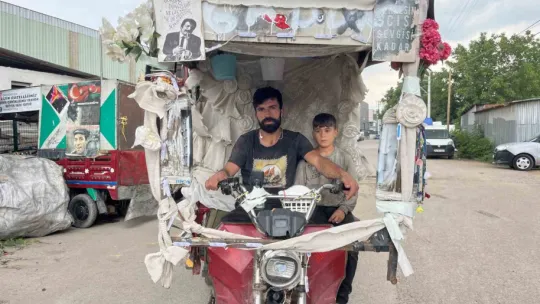 Suriyeli sanılmaktan korktu, motosikletine yazdı: Artık önümü kesmiyorlar