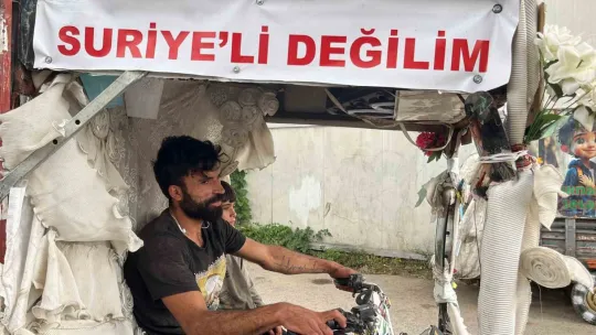 Suriyeli sanılmaktan korktu, motosikletine yazdı: Artık önümü kesmiyorlar