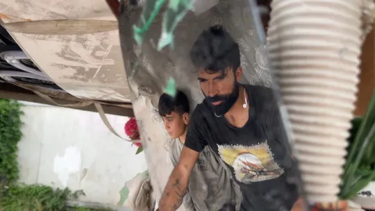 Suriyeli sanılmaktan korktu, motosikletine yazdı: Artık önümü kesmiyorlar