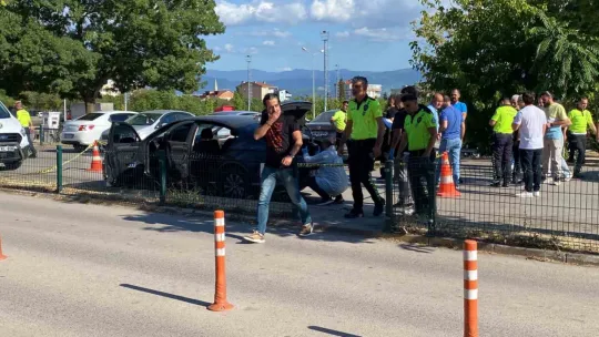 Sürücü Dur ihtarına uymayınca kovalamaca hastanede bitti: 1 yaralı, 2 gözaltı