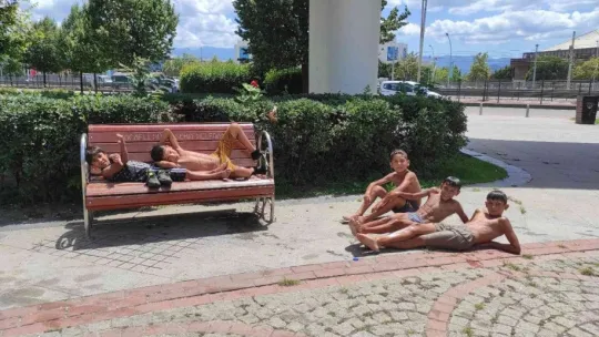 Süs havuzunda tehlikeli oyun!
