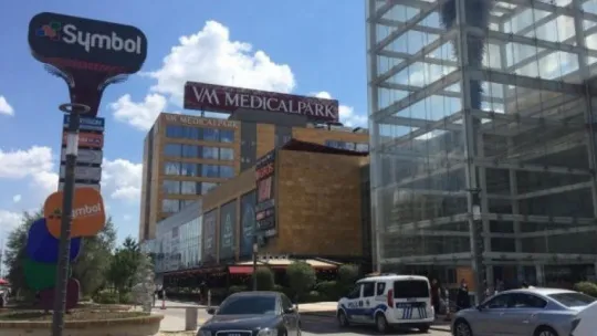 Symbol AVM'de iskeleden düşen işçi yaralandı!