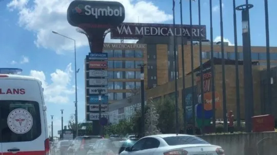 Symbol AVM'de iskeleden düşen işçi yaralandı!