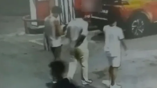 Tabancasını tuvalette unutan avukat silahını arıyor