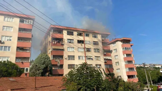 Tadilat yapılan çatı alevlere teslim oldu