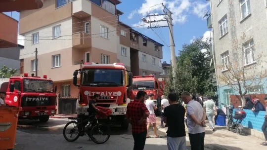 Tadilatı yapılan çatı alevlere teslim oldu