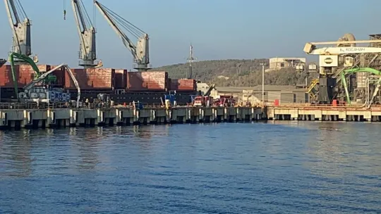 Tahliye gemisinde yangın paniği!