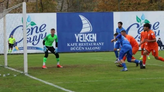 Takım arkadaşları korona virüse yakalanınca kaleye geçen stoper Erdin: