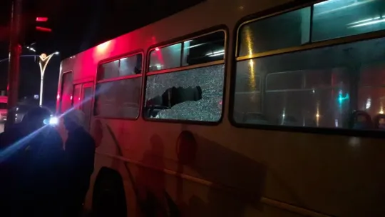 Takım otobüsüne taşlı saldırı: 1 futbolcu yaralandı