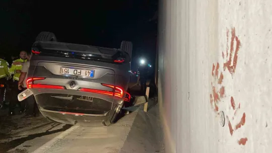 Takla atan araçta can pazarı: 9 yaralı