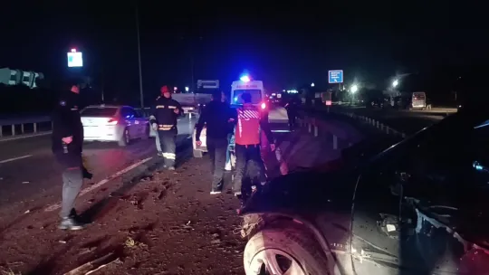Takla atan otomobil 300 metre sürüklendi, sürücü olay yerinden kaçtı