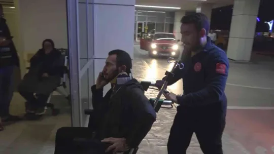 Takla atan otomobildeki 2 kişi yaralandı