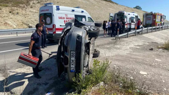Takla atan otomobilden yara almadan kurtuldular