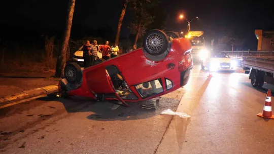 Takla atan otomobili bırakıp kaçtı