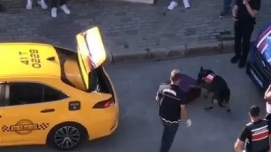 Taksideki valizden kilo kilo uyuşturucu çıktı