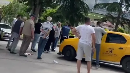 Taksinin çarptığı yaya yaralandı