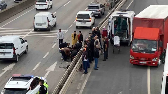 Tankerin sıkıştırdığı elektrikli bisiklet bariyere çarptı: Sürücü ağır yaralı