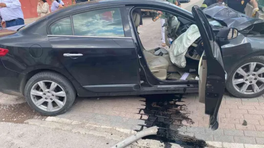 Tansiyonu düşen sürücü duvara çarptı!